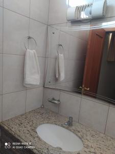 a bathroom with a sink and a mirror at Pindorama Golden Plaza Hotel - Pindorama SP in Catanduva +26 photos