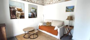 a small bedroom with a bed and a table at Sanibonani in Saint-Mathieu-de-Tréviers