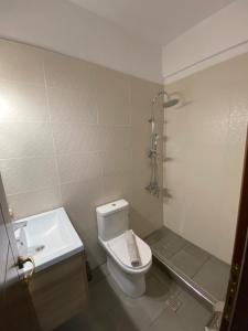Kúpeľňa v ubytovaní cozy apartment + 5 fotografií