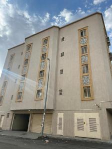a large building with many windows and a street light at MASA Hotel in Khamis Mushayt