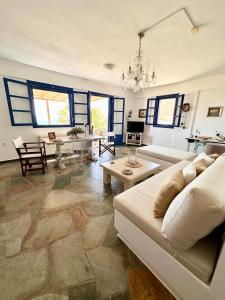 Et opholdsområde på Aegean Paradise, Kythnos, Naousa