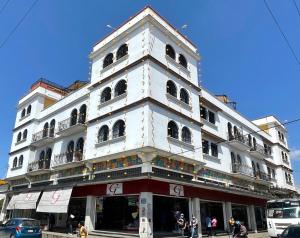 El edificio en el que está el hostal