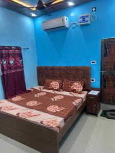 Postel nebo postele na pokoji v ubytování Shri narayan home stay
