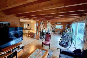 Televisyen dan/atau pusat hiburan di Villa Chênaie des Lagunes Piscine & Spa privé