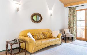 Uma área de estar em Ferienhaus Am Katschberg