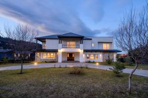 a large white house with lights on it at Casablanca in San Martín de los Andes