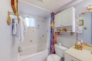Gallery image of Oceanview condo with pool, beach access, jetted tub, W/D, & AC in Jacksonville Beach