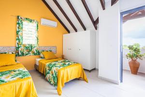 A bed or beds in a room at Gîte Dalina
