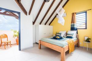 A bed or beds in a room at Gîte Dalina