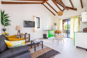 A seating area at Gîte Dalina