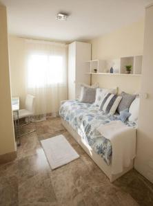 Postel nebo postele na pokoji v ubytování Almerimar Porto Fino - Appartement de luxe, vue mer