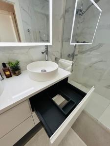 Koupelna v ubytování Almerimar Porto Fino - Appartement de luxe, vue mer