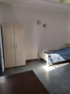 Postel nebo postele na pokoji v ubytování Kelia Analipsis