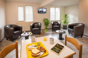 Posezení v ubytování Brit Hotel Essentiel Deltour Mende
