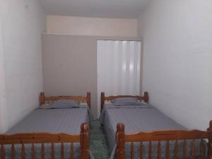 Katil atau katil-katil dalam bilik di Spacious central and convinient Full AC