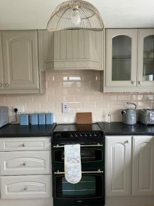 Kitchen o kitchenette sa Gallinagh Guest House Monaghan