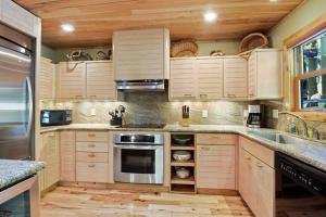 Gallery image of Beachfront Ski Cabin in Incline Village, Lake Tahoe in Incline Village