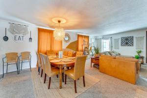 ブルヘッド・シティにある5 Mi to Airport Bullhead City Villa with Mtn Viewsのギャラリーの写真