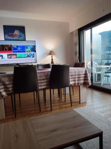 Televisyen dan/atau pusat hiburan di LE PARADISO centre SAINT-GERVAIS +16 gambar