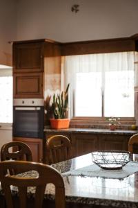 Kuchyň nebo kuchyňský kout v ubytování Quinta da Ponte by Gerês Casas