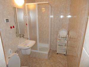 a bathroom with a shower and a toilet and a sink at APARTAMENT i pokoje Aura Dom Wczasowy in Darlowko +32 photos