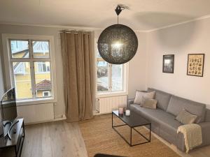 Posezení v ubytování Sekelskiftescharm i Hjärtat av Strömstad, 4 bäddar - Historic Charm, for 4 Guests