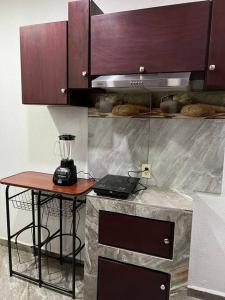 a kitchen with a counter and a table with a blender at Departamento completamente nuevo y amueblado in Tonalá