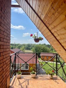 Ein Balkon oder eine Terrasse in der Unterkunft La Nea Ion