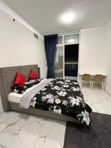 Ένα ή περισσότερα κρεβάτια σε δωμάτιο στο Luxury Ajman View