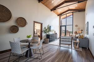 a living room with a table and chairs at Longneck Manor in Fredericksburg