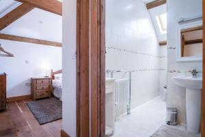 a bathroom with a sink and a bath tub at The Stables - 3 Bedroom Cottage - Beavers Hill in Manorbier +56 photos