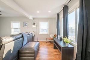 Gallery image of ABODE ON ATLANTIC - Spacious 2BD in the Heights in Peoria
