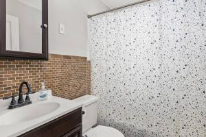 O baie la GLEN LIVING a family 3 BD in Central Peoria +18 fotografii