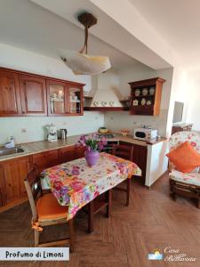 A kitchen or kitchenette at Casa Bellavista