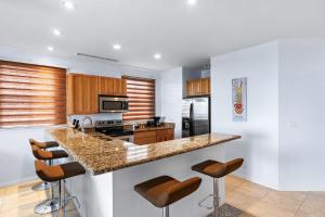 Η κουζίνα ή μικρή κουζίνα στο Coco Top-Floor 3-BD Ocean-View Unit at Pacifico By SPCR +22 φωτογραφίες