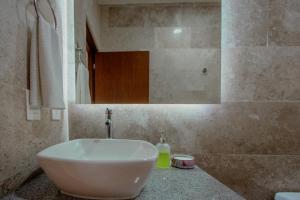 Un baño de Itzamna luxury condos whit ocean viewpool