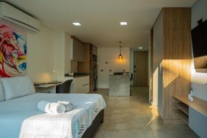 a bedroom with a bed and a kitchen in a room at 201 Norte cali - The View in Cali