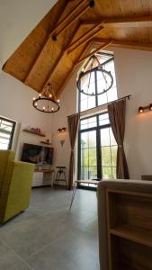 Φωτογραφία από το άλμπουμ του Elephant House σε Srednji Kraj