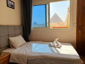 Tamara Front Pyramids & Valley Temple View客房内的一张或多张床位