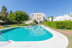 Bazén v ubytování Apartamento con piscina en 1ª línea Golf La Quinta nebo v jeho okolí