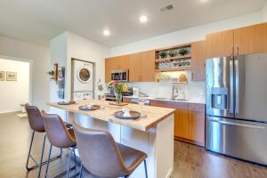 O bucătărie sau chicinetă la Condo Near Beach and Downtown in Traverse City!