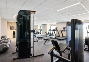 Fitness centrum a/nebo fitness zařízení v ubytování Kimpton Claret Hotel by IHG