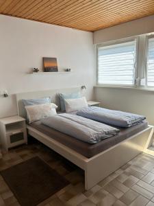 Postel nebo postele na pokoji v ubytování Haus Rheinterrasse
