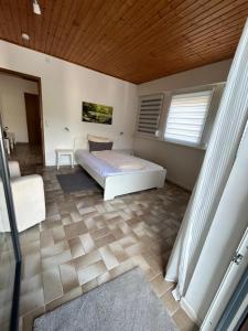 Postel nebo postele na pokoji v ubytování Haus Rheinterrasse