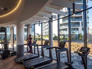 Pusat kecergasan dan/atau kemudahan kecergasan di Oku Luxury apartment, Ellipse, Waterfall