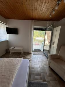 Postel nebo postele na pokoji v ubytování Haus Rheinterrasse