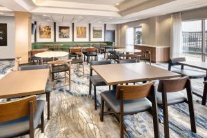 Posezení v ubytování Fairfield Inn & Suites by Marriott Toronto Brampton