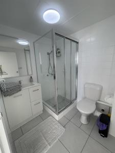 Et badeværelse på Surfers Paradise - 2B 2bath Oceanview apartment