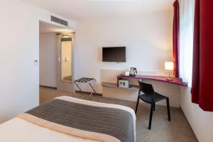 TV a/nebo společenská místnost v ubytování Best Western Colmar Expo