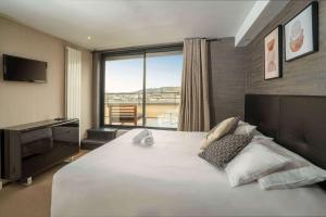 Postel nebo postele na pokoji v ubytování Best Western Hotel Le Quercy + 37 fotografií
